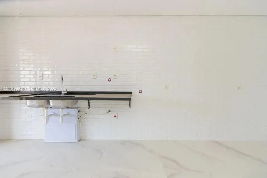 Av. Cotovia 611, #43