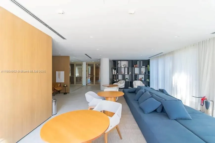 Av. Cotovia 611, #43