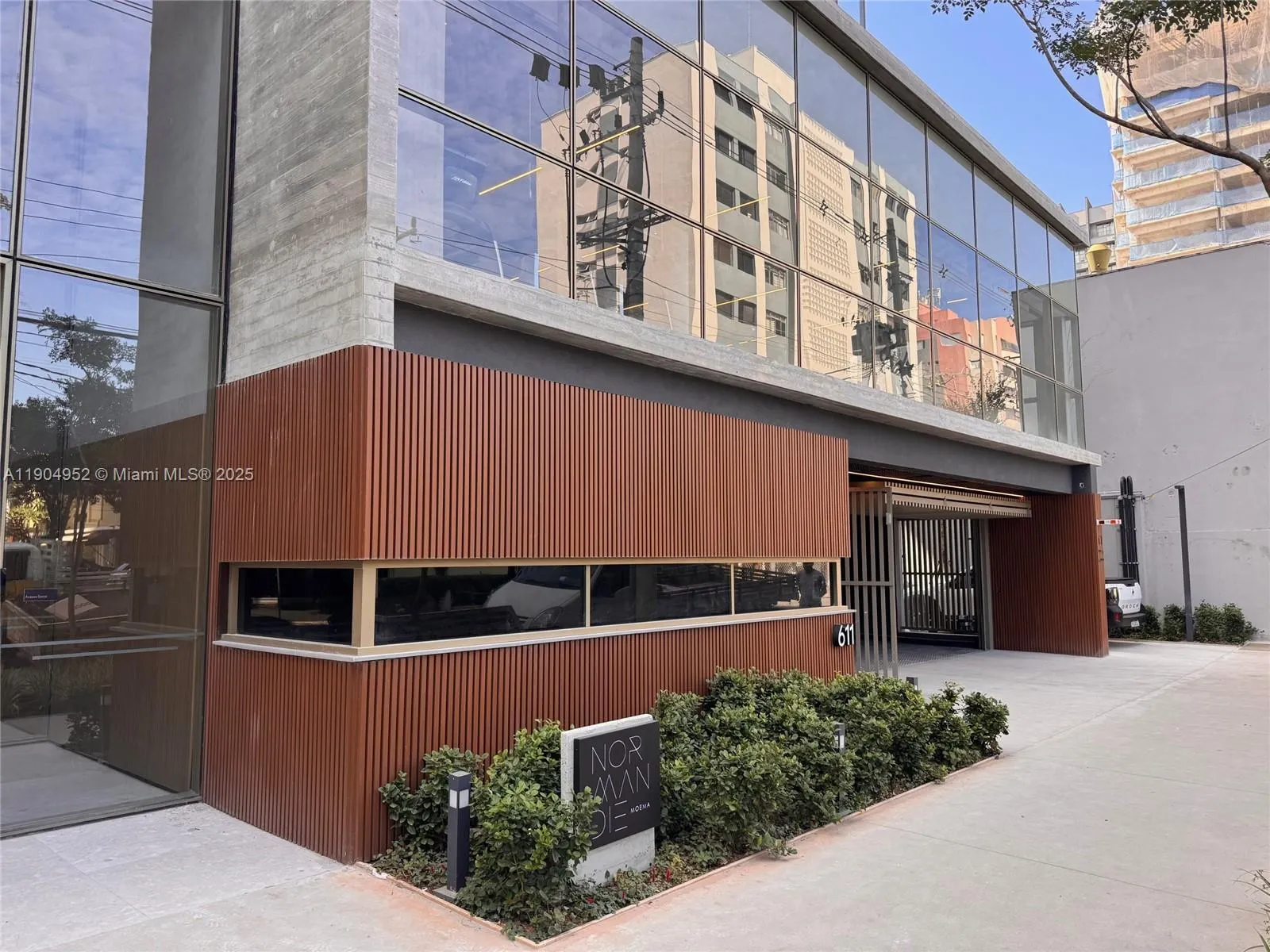 Av. Cotovia 611, #43