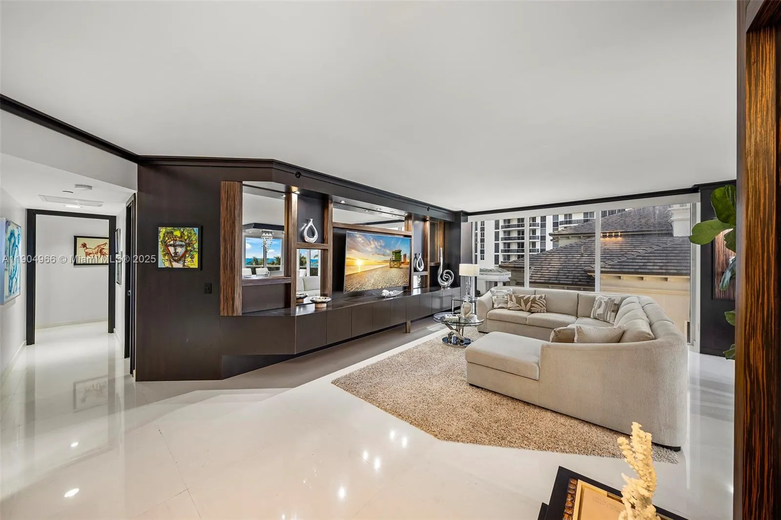 4775 Collins Ave, #501