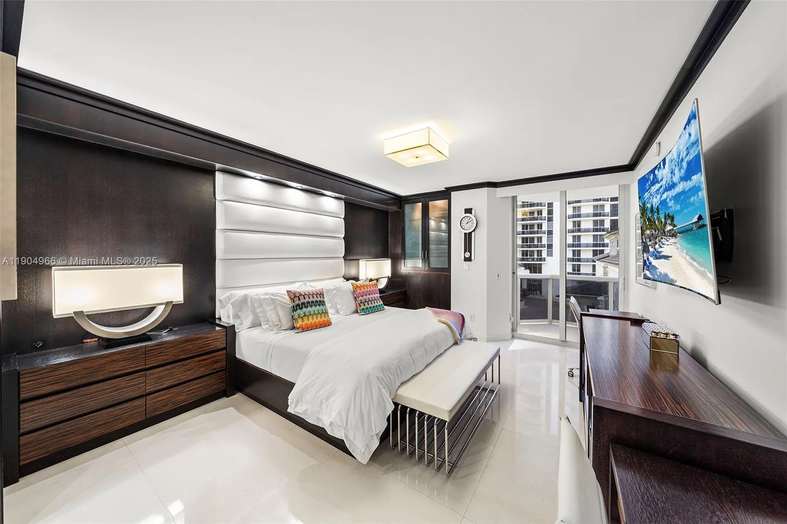 4775 Collins Ave, #501