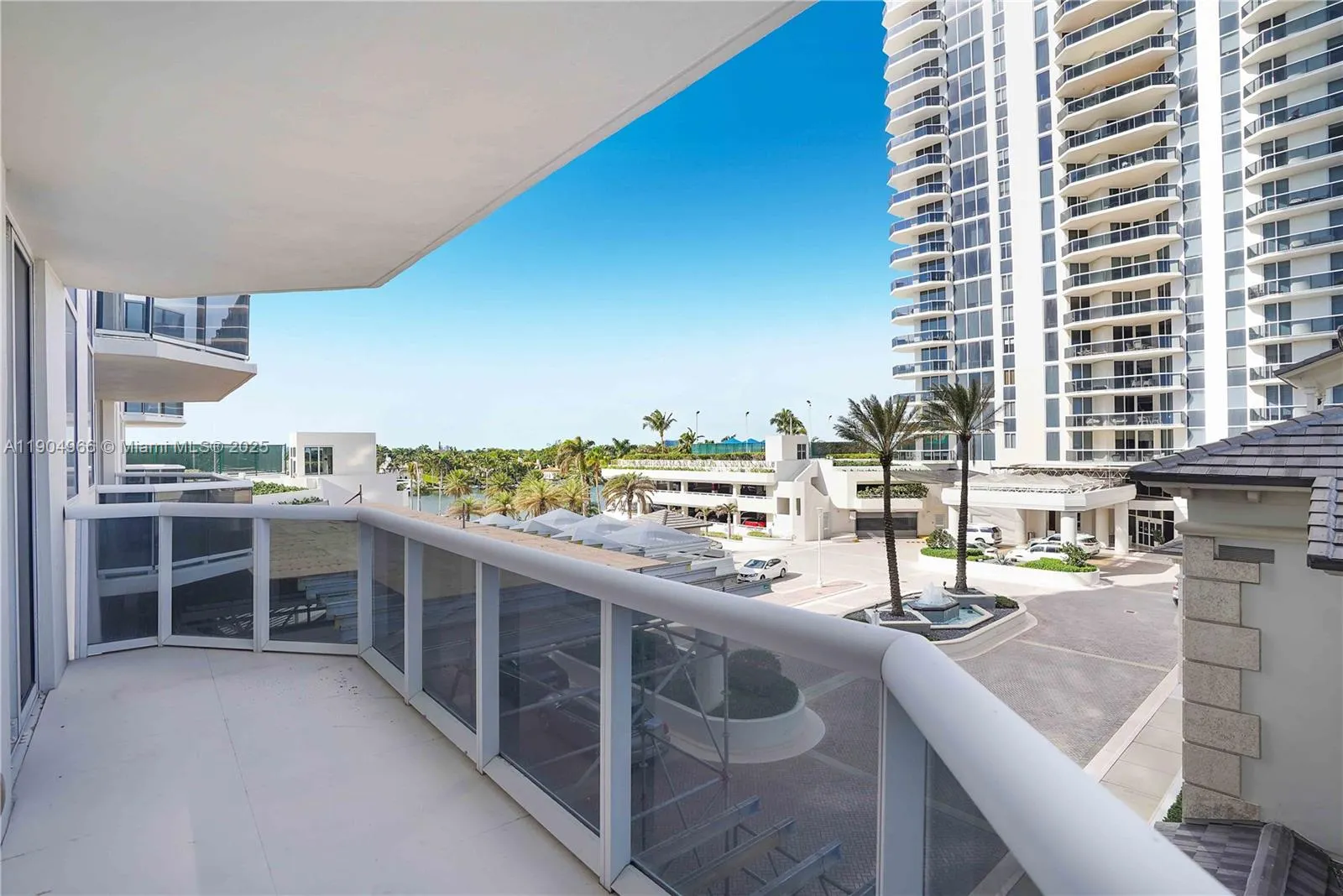 4775 Collins Ave, #501