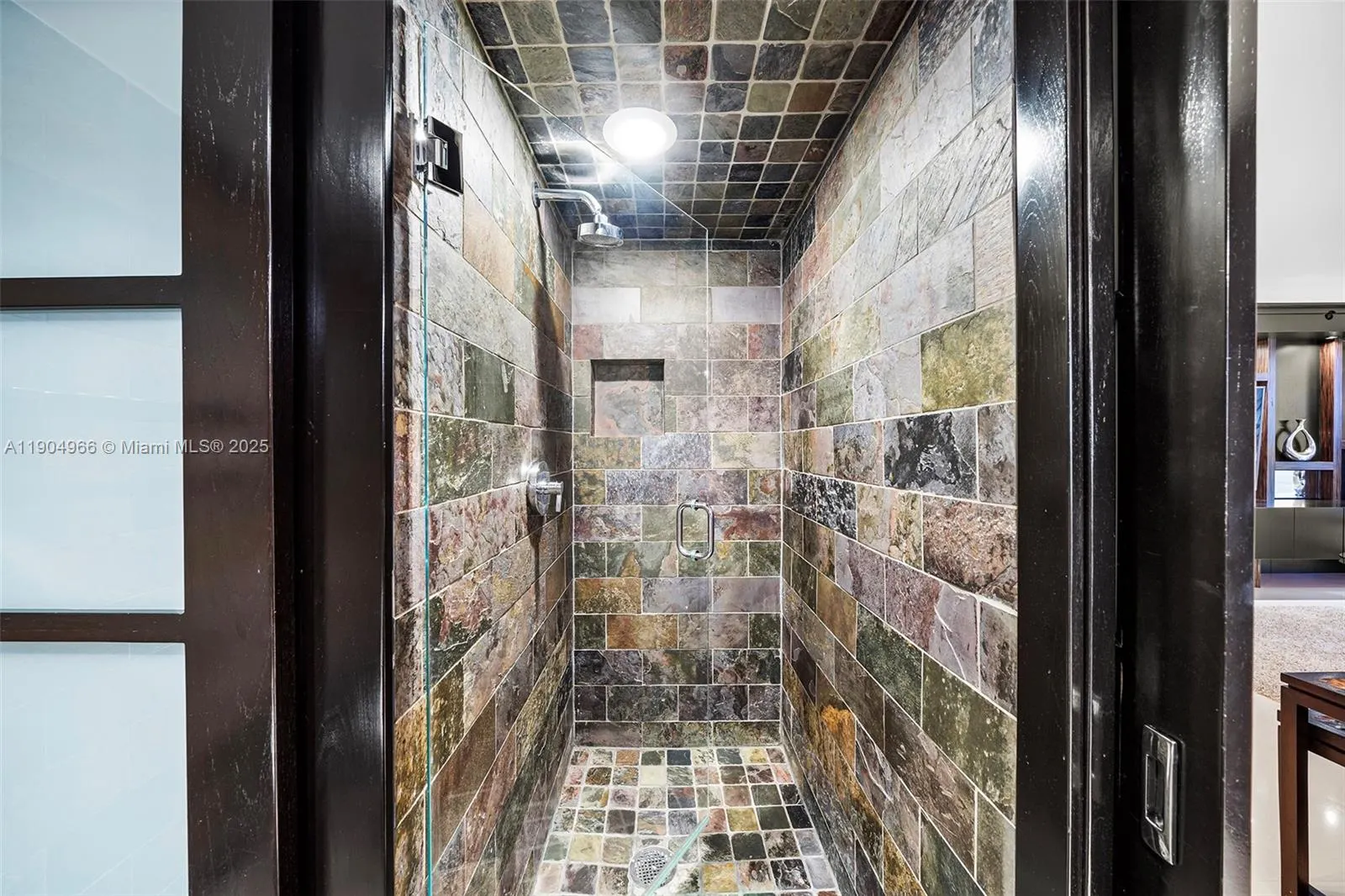 4775 Collins Ave, #501