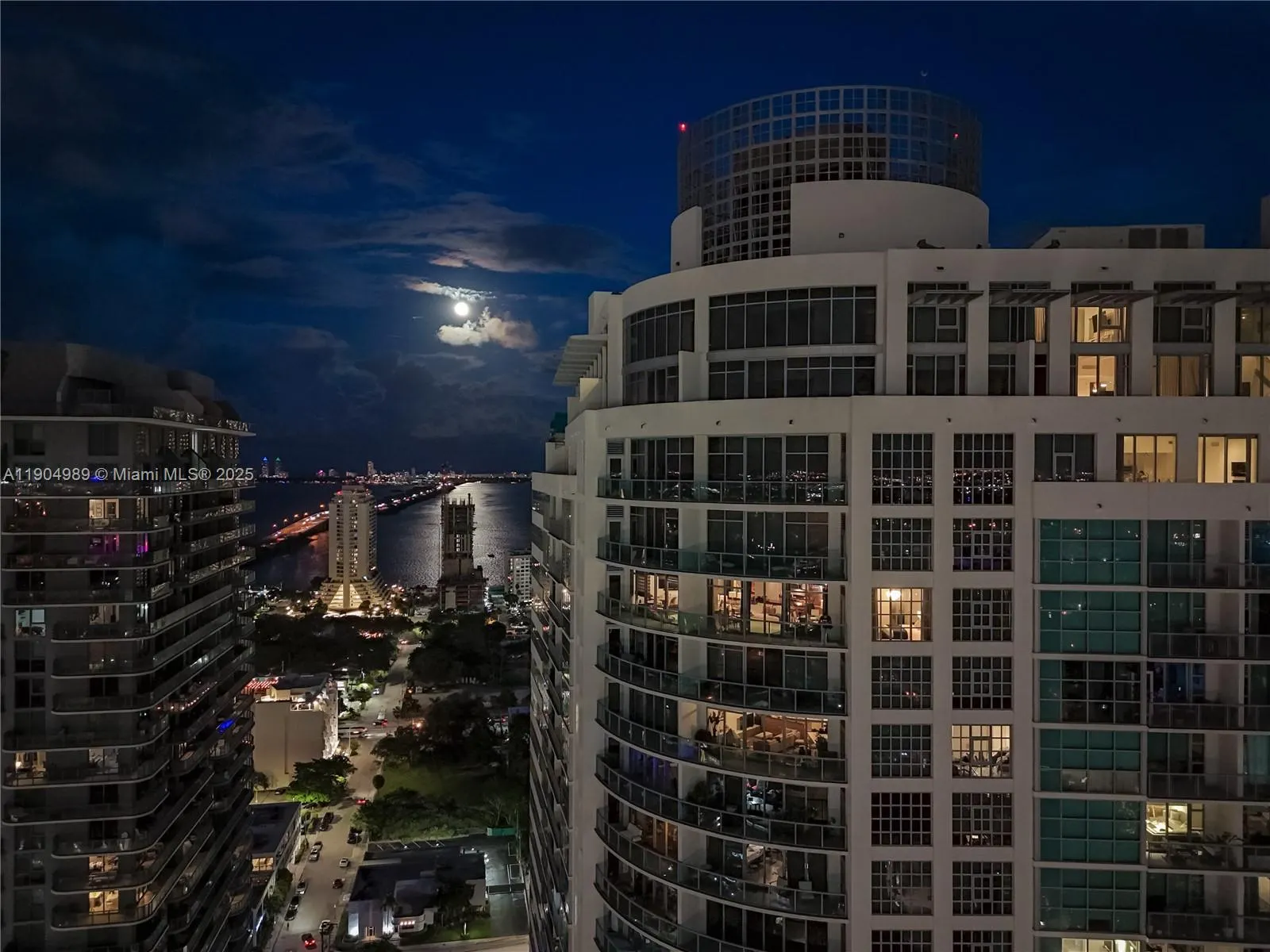 3301 NE 1st Ave, #H2907