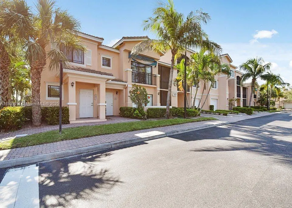 2808 Amalei Dr, #203