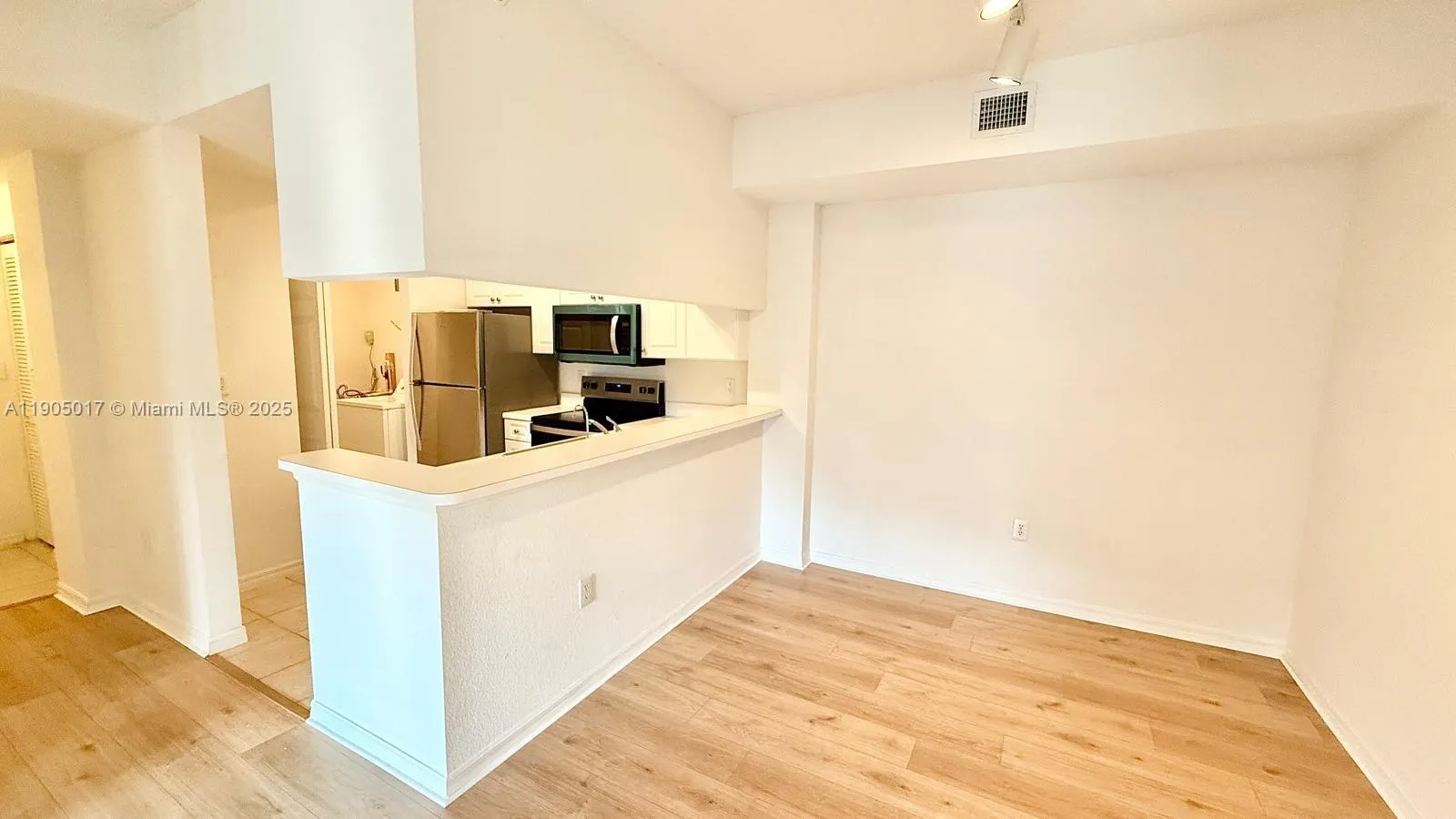 2808 Amalei Dr, #203