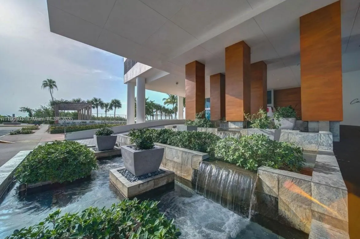 6899 Collins Ave, #1709