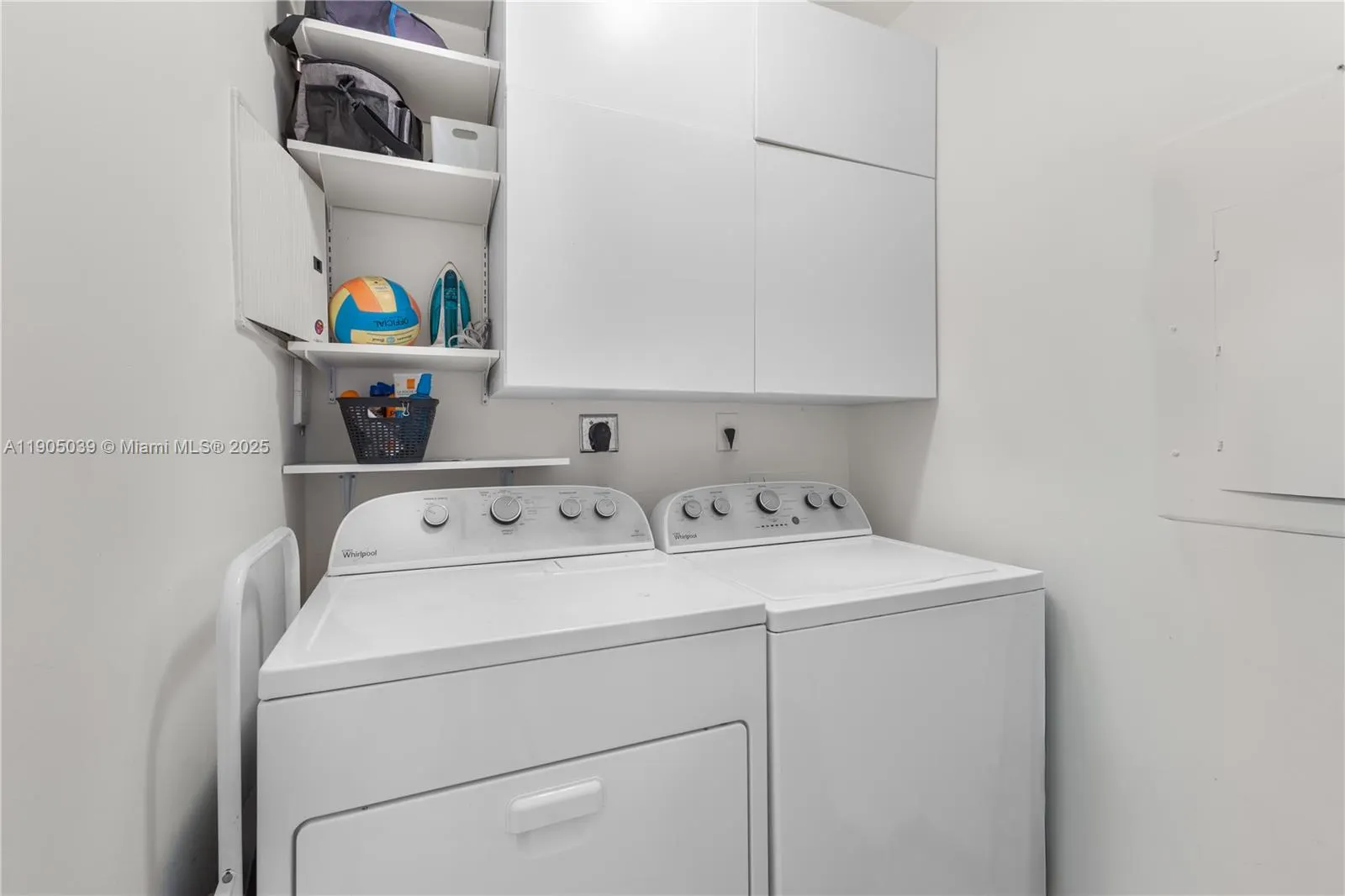 18101 Collins Ave, #906