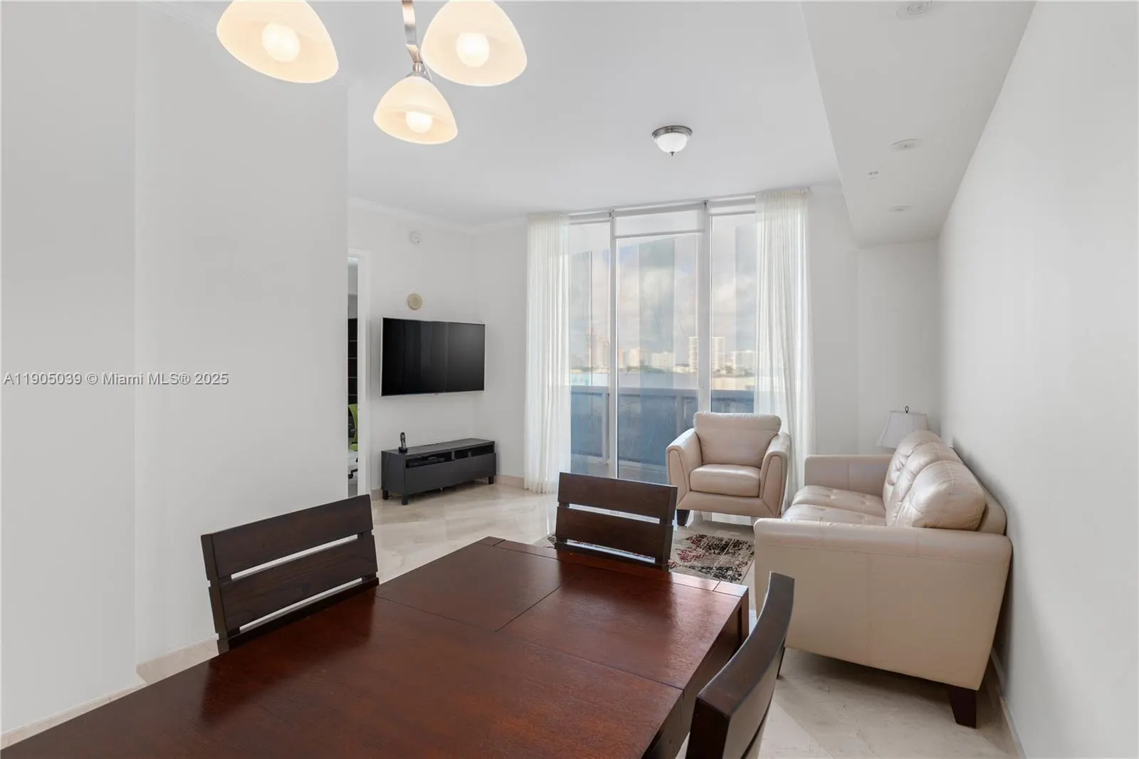 18101 Collins Ave, #906