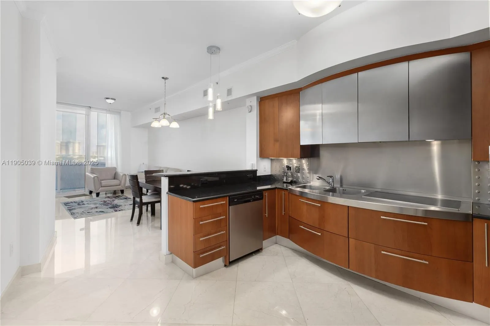 18101 Collins Ave, #906