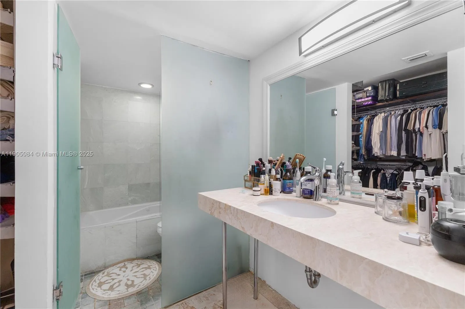 nine island Avenue, #402