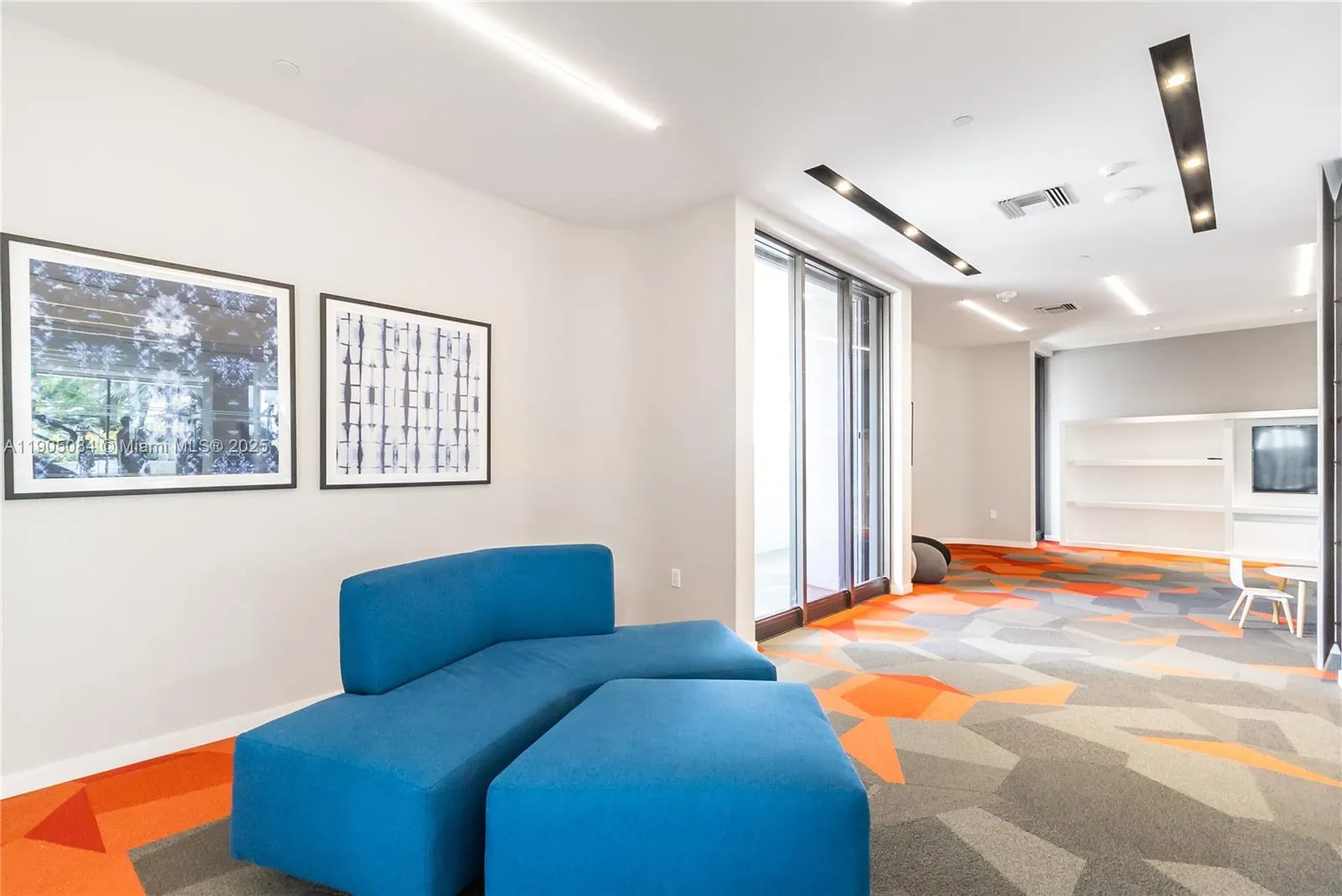 nine island Avenue, #402