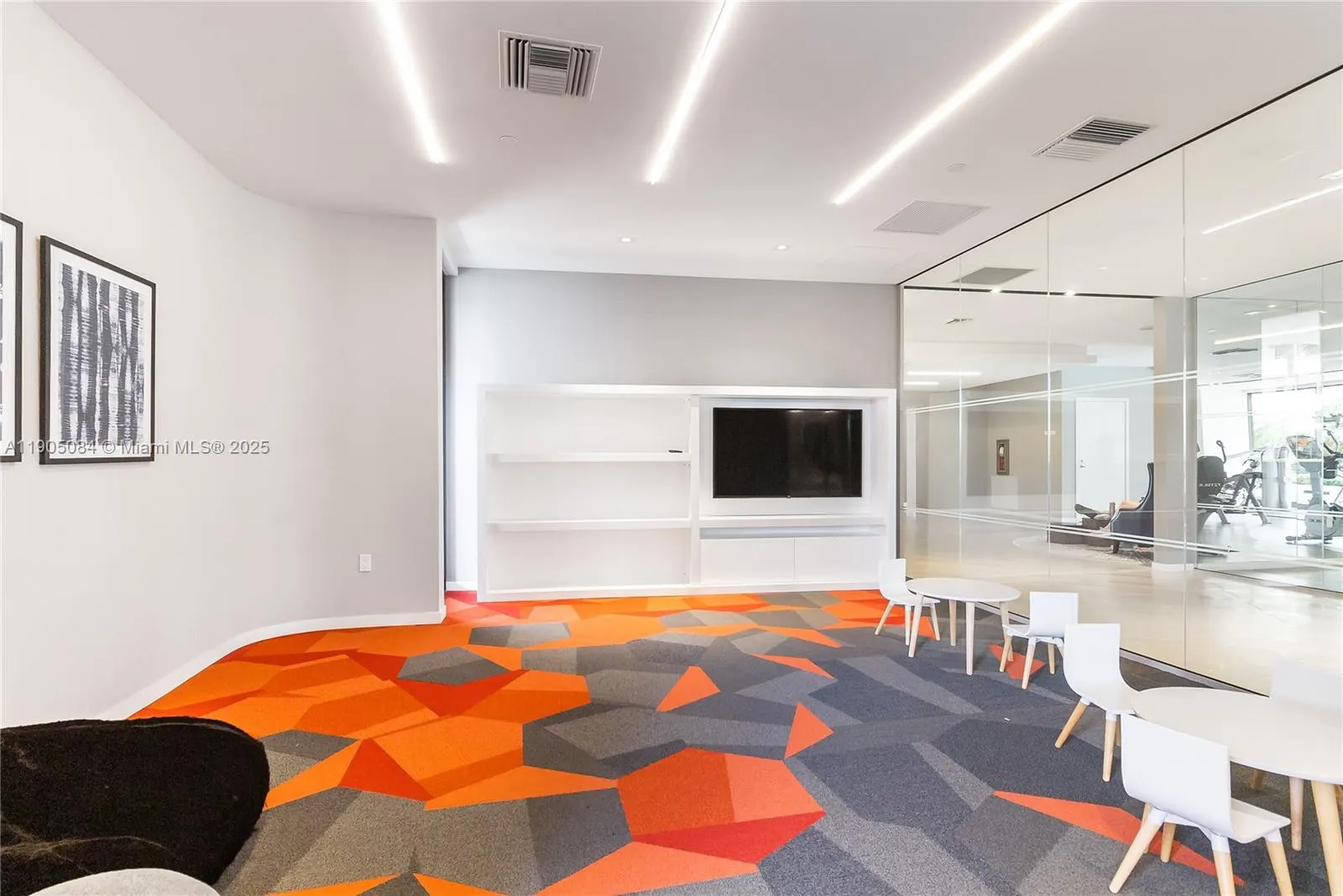 nine island Avenue, #402