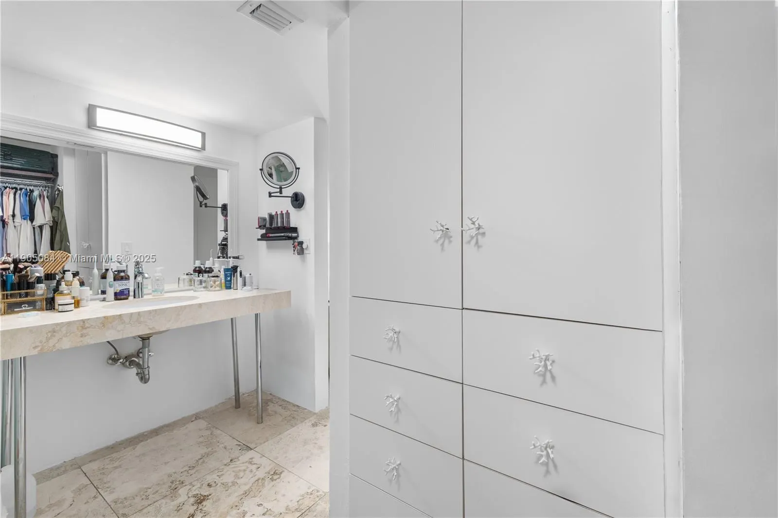 nine island Avenue, #402