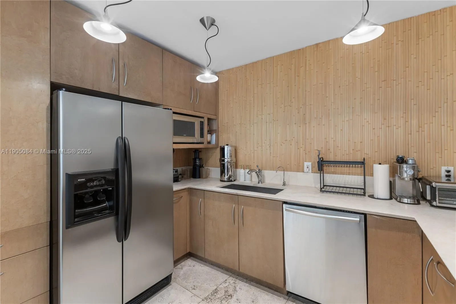 nine island Avenue, #402