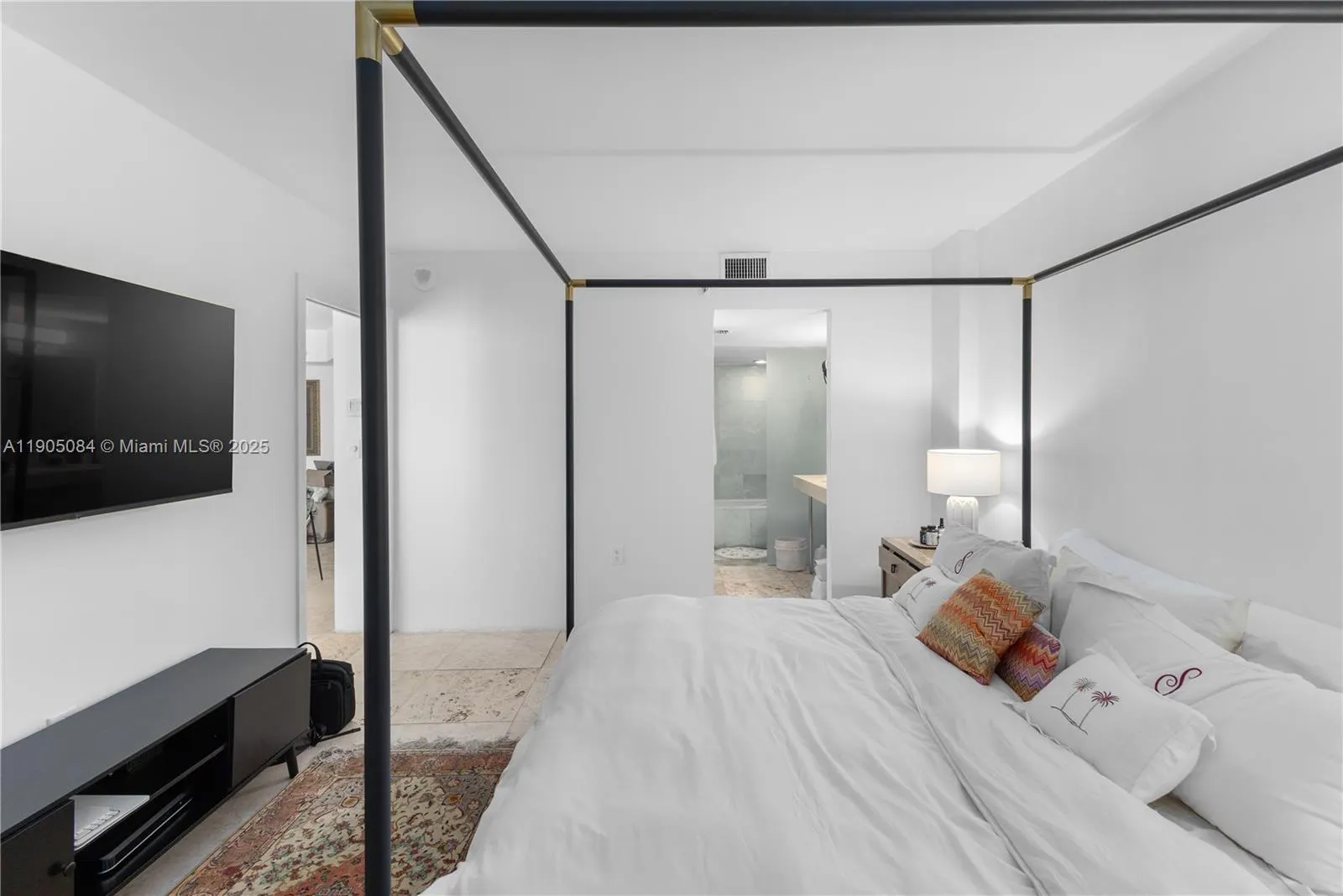 nine island Avenue, #402