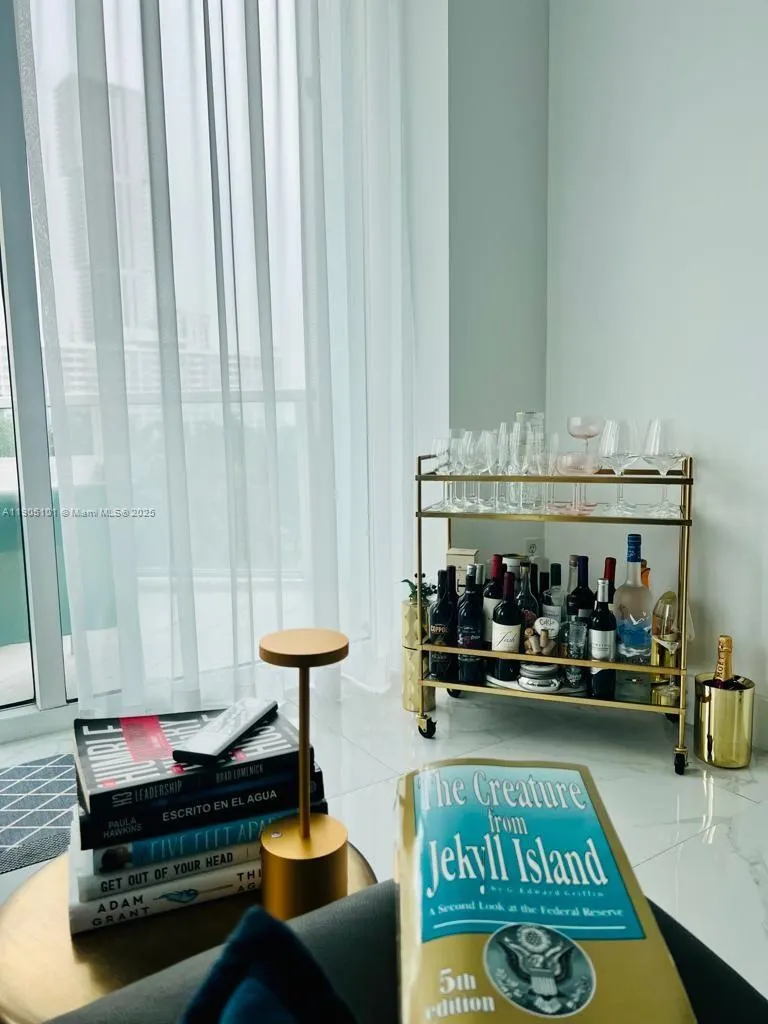 1900 N Bayshore Dr, #710