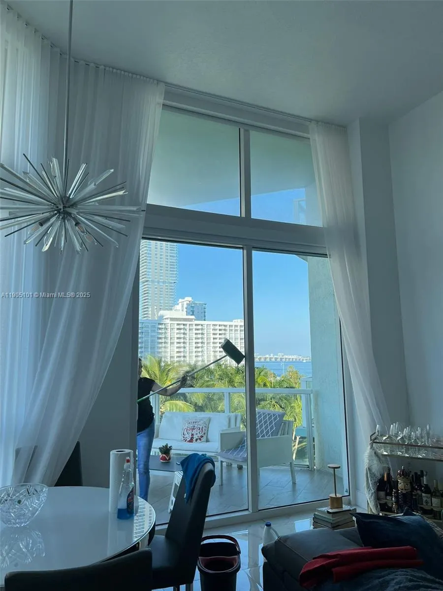 1900 N Bayshore Dr, #710