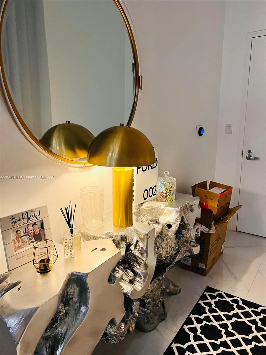 1900 N Bayshore Dr, #710