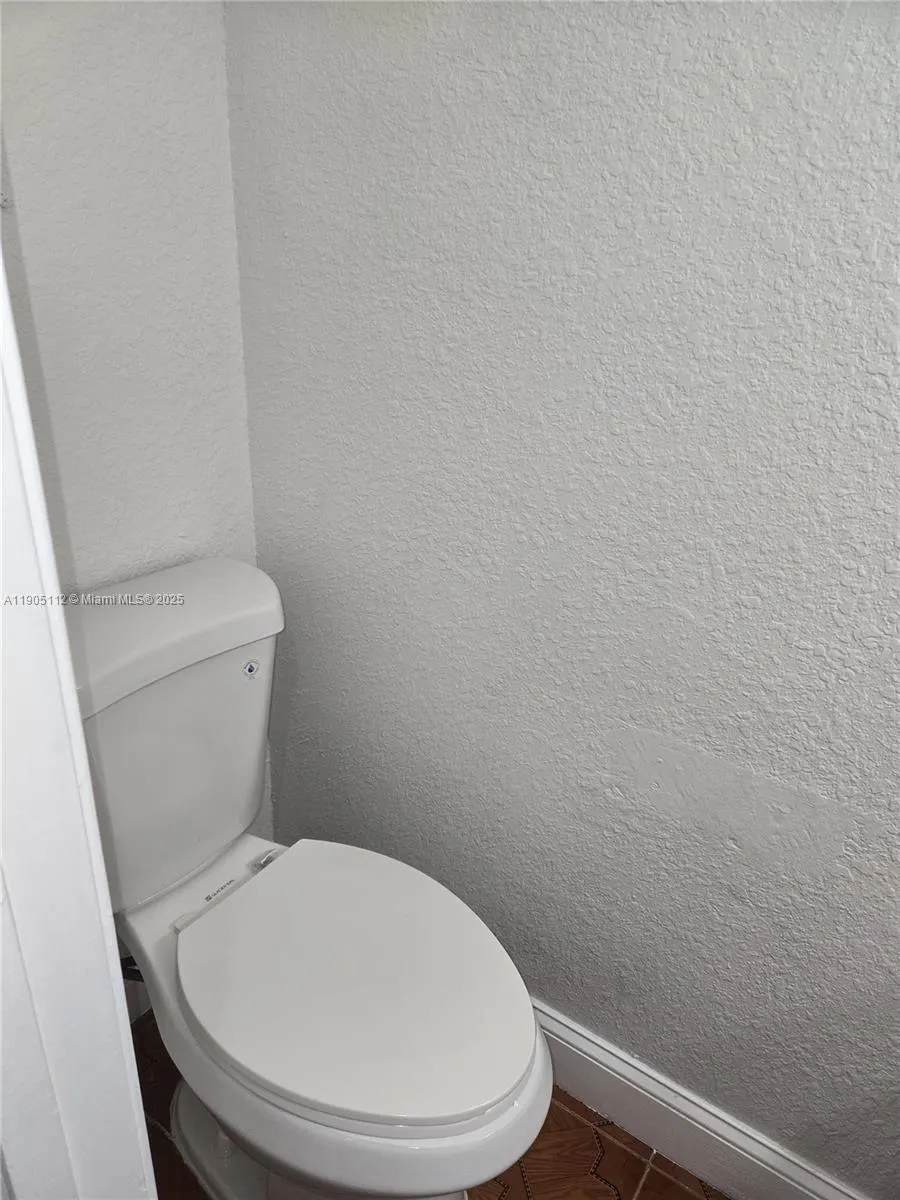 2730 W 76th St, #201