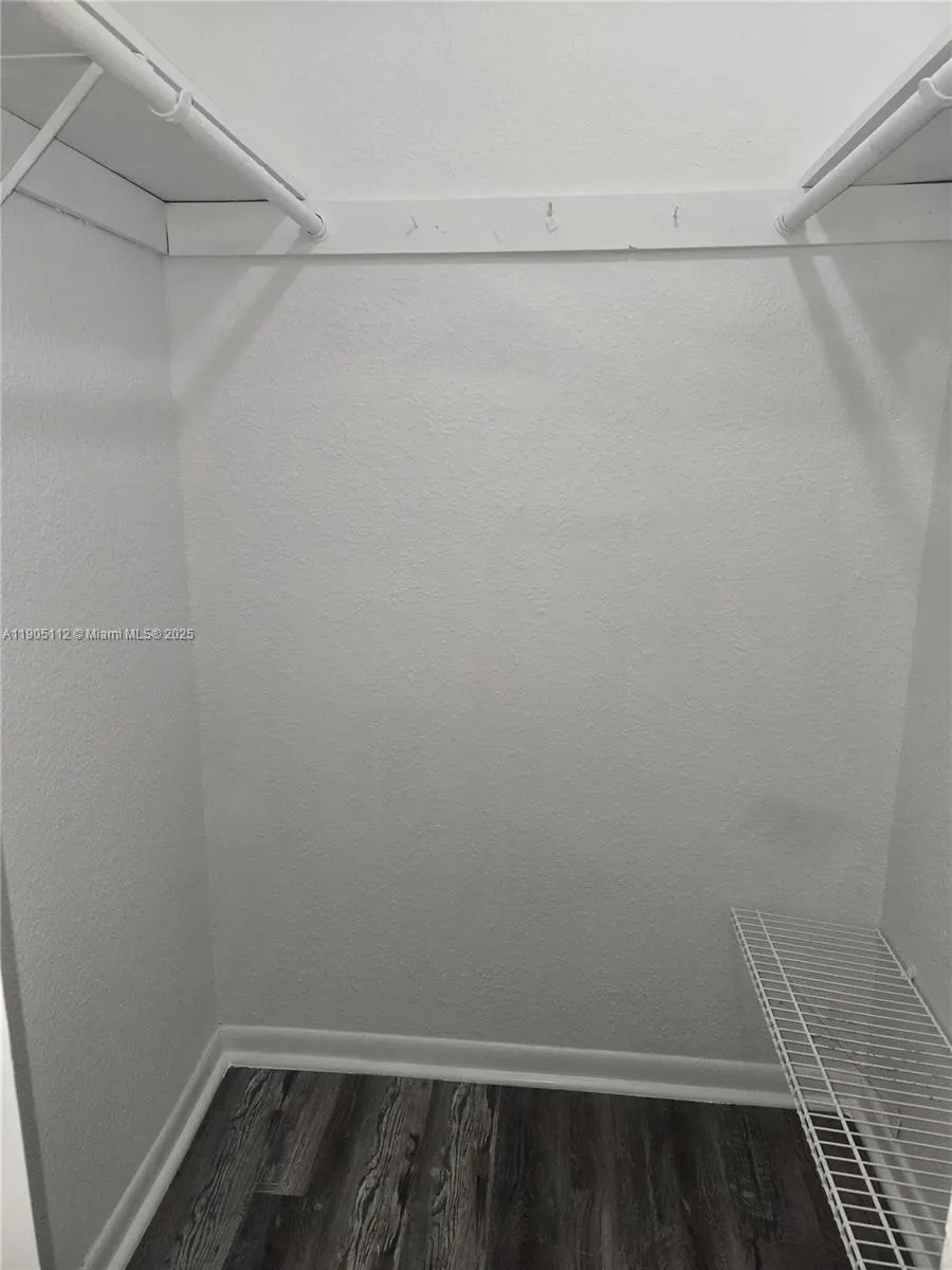 2730 W 76th St, #201