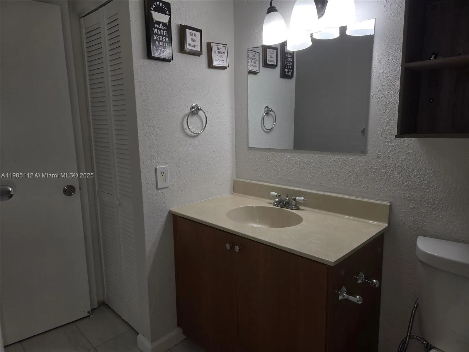 2730 W 76th St, #201