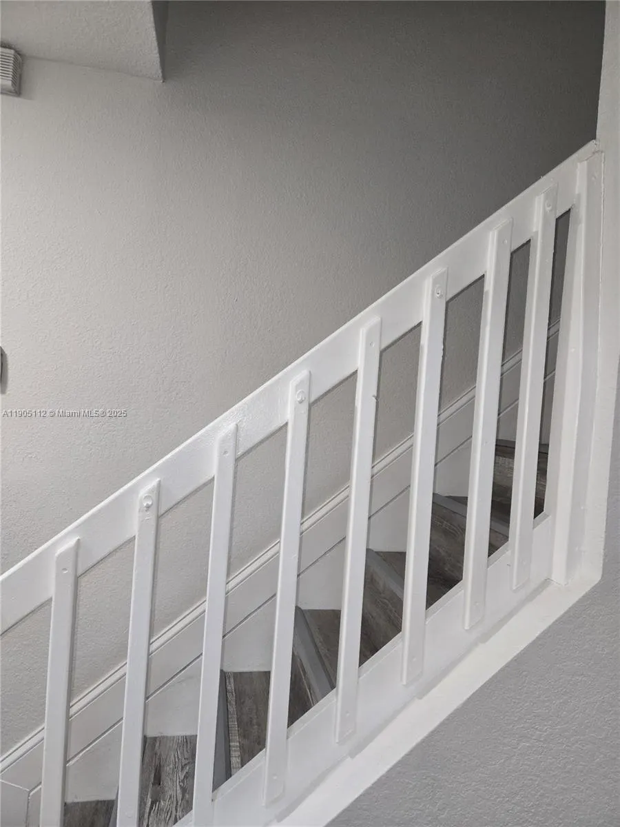 2730 W 76th St, #201