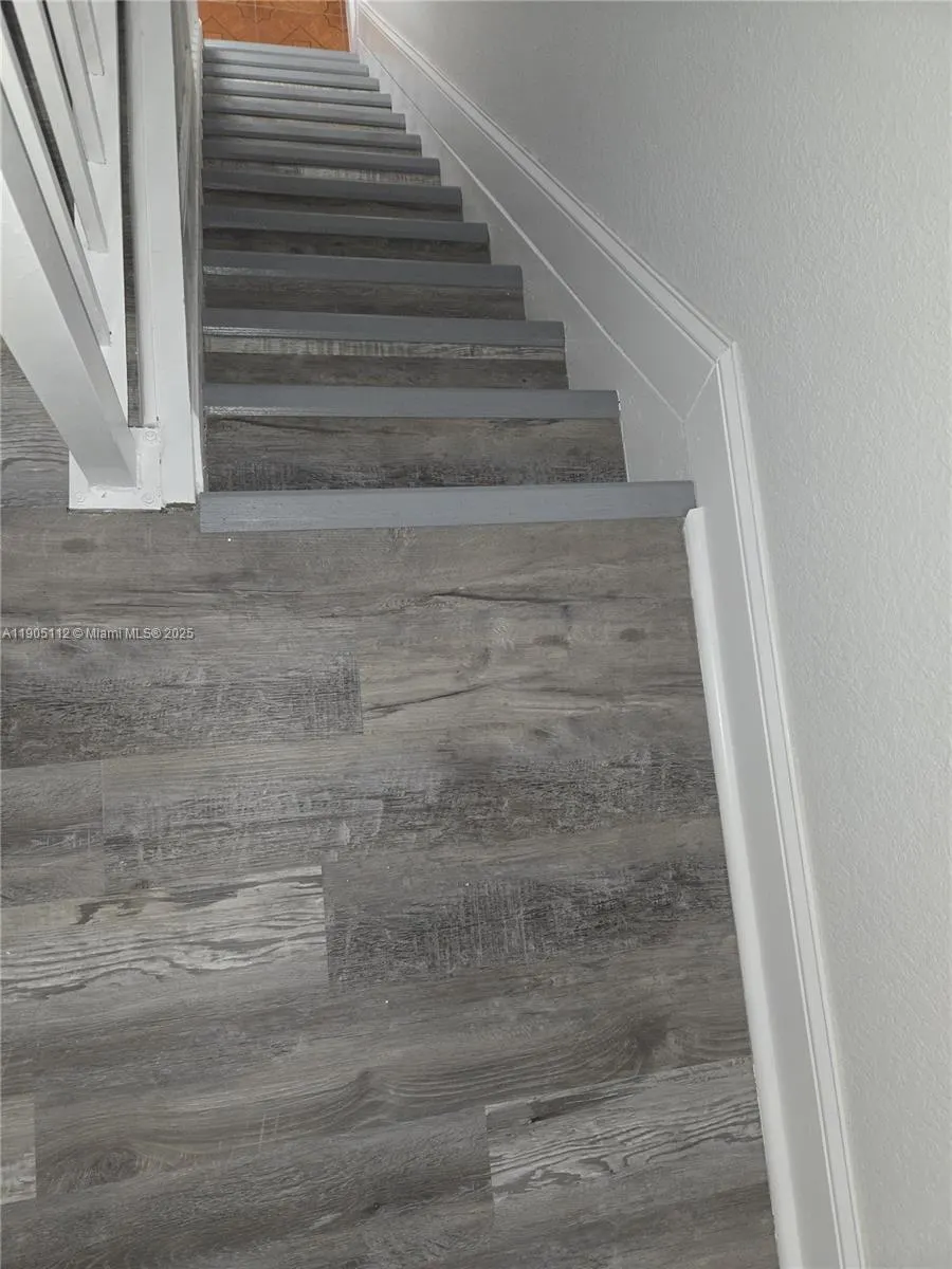 2730 W 76th St, #201