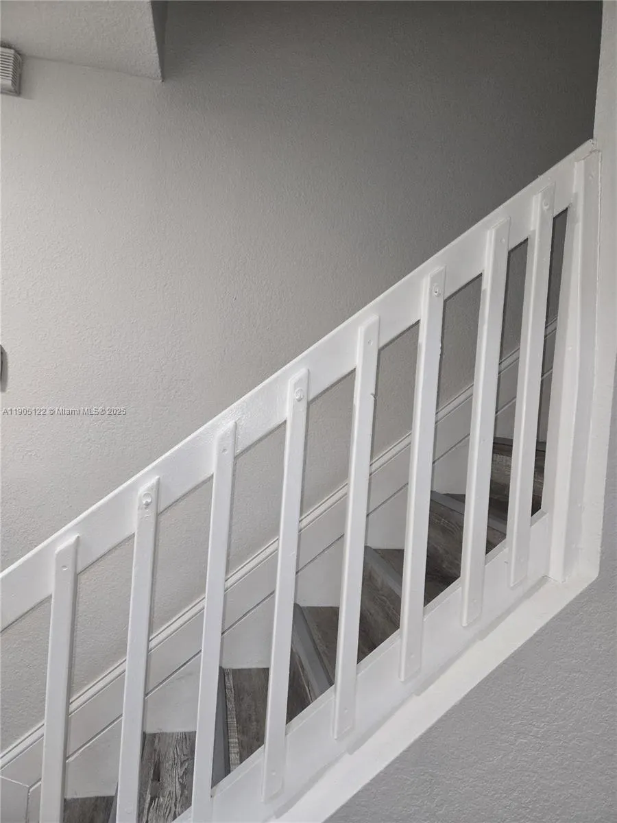 2730 W 76th St, #201