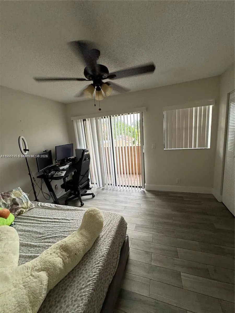 12032 S Las Palmas Dr