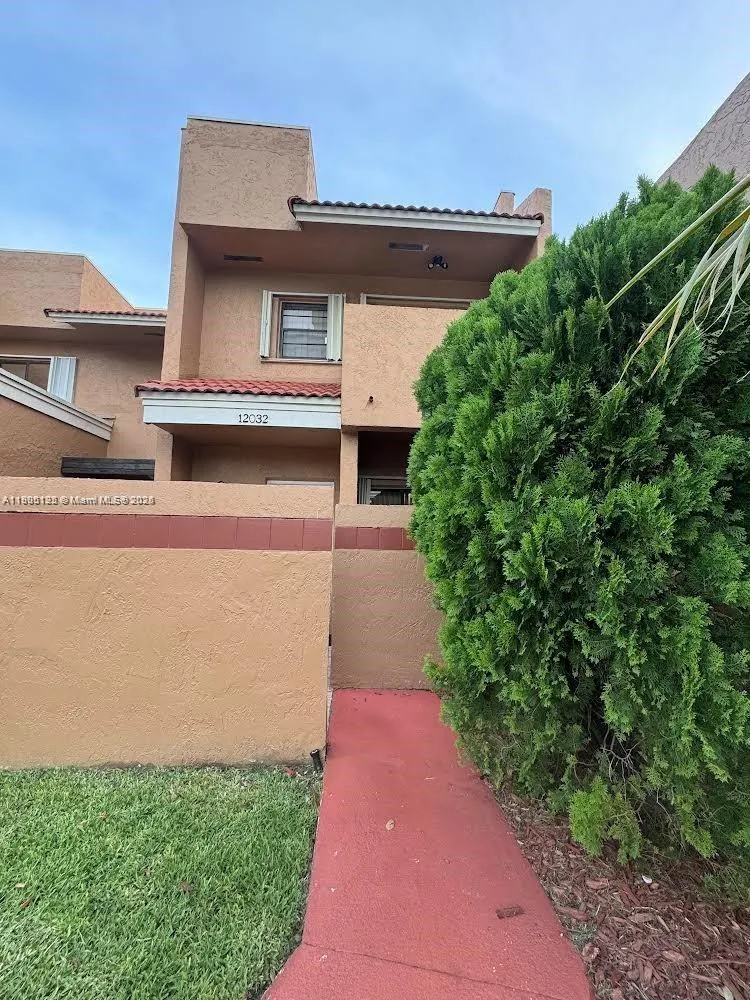 12032 S Las Palmas Dr