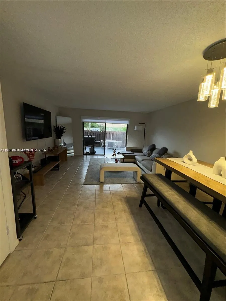 12032 S Las Palmas Dr