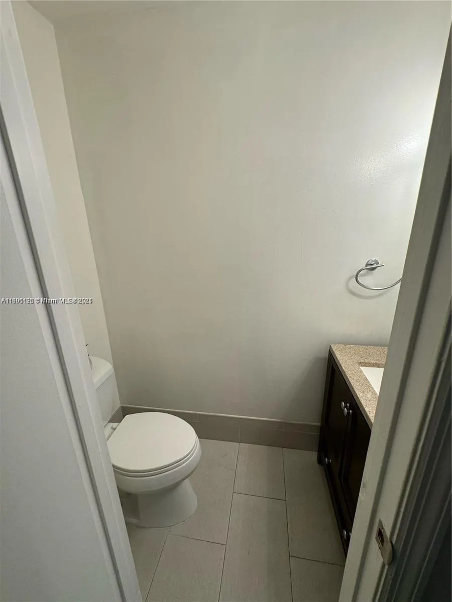 12032 S Las Palmas Dr