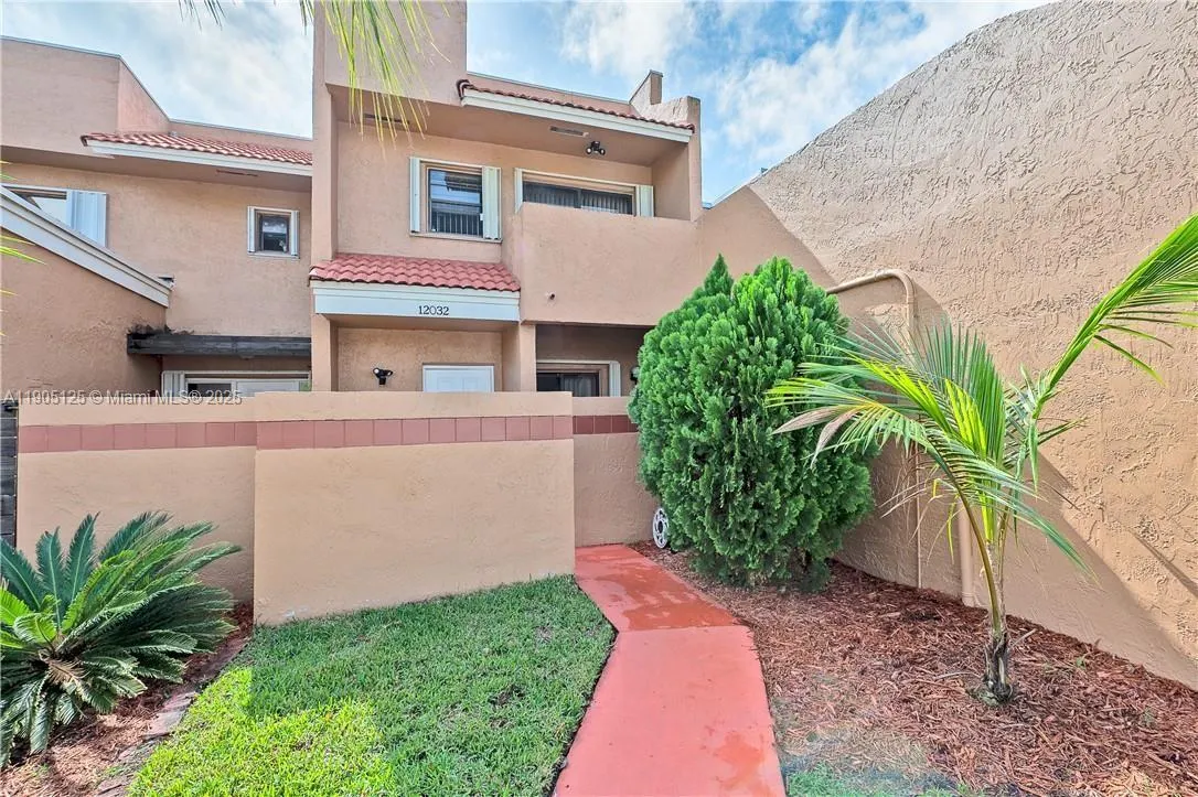 12032 S Las Palmas Dr