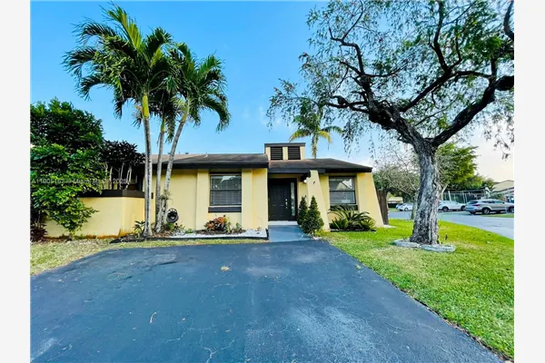 12736 SW 66th Terr Dr