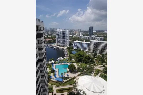 2500 Parkview Dr, #2517