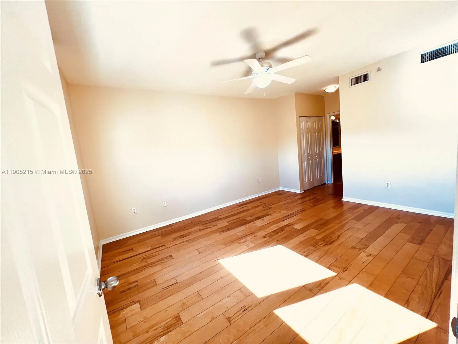 2421 NE 65th St, #506