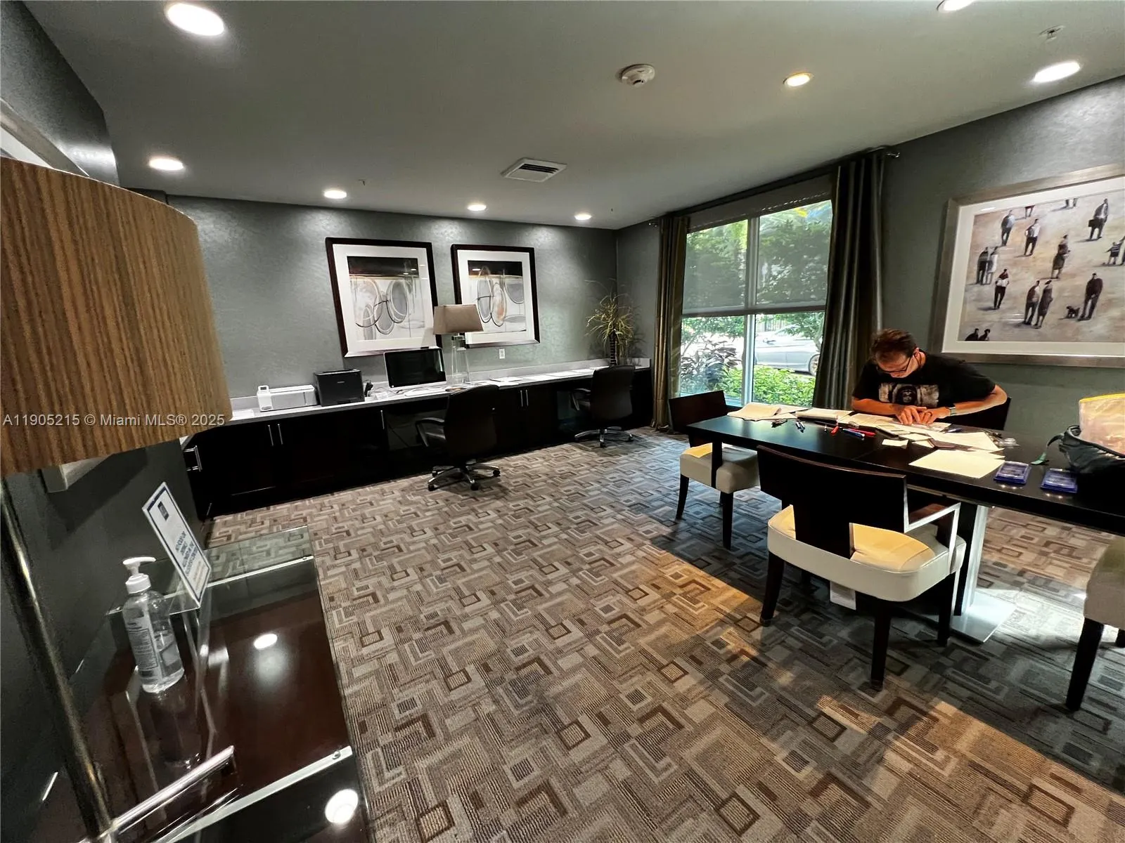 2421 NE 65th St, #506