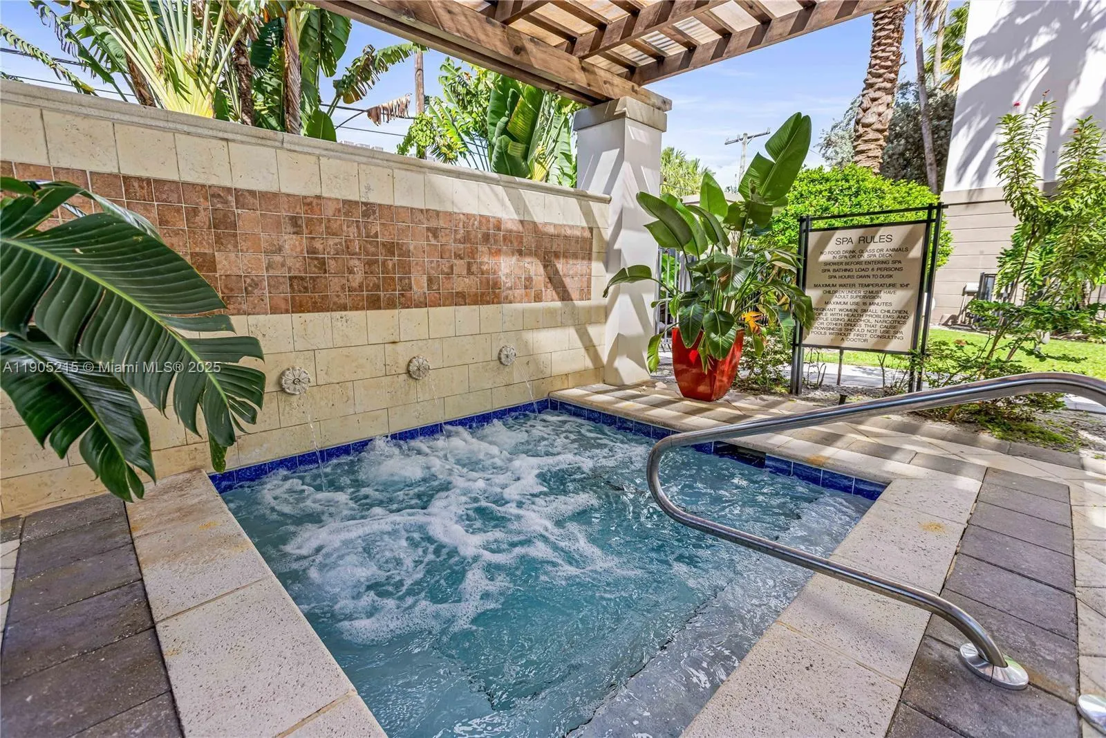 2421 NE 65th St, #506