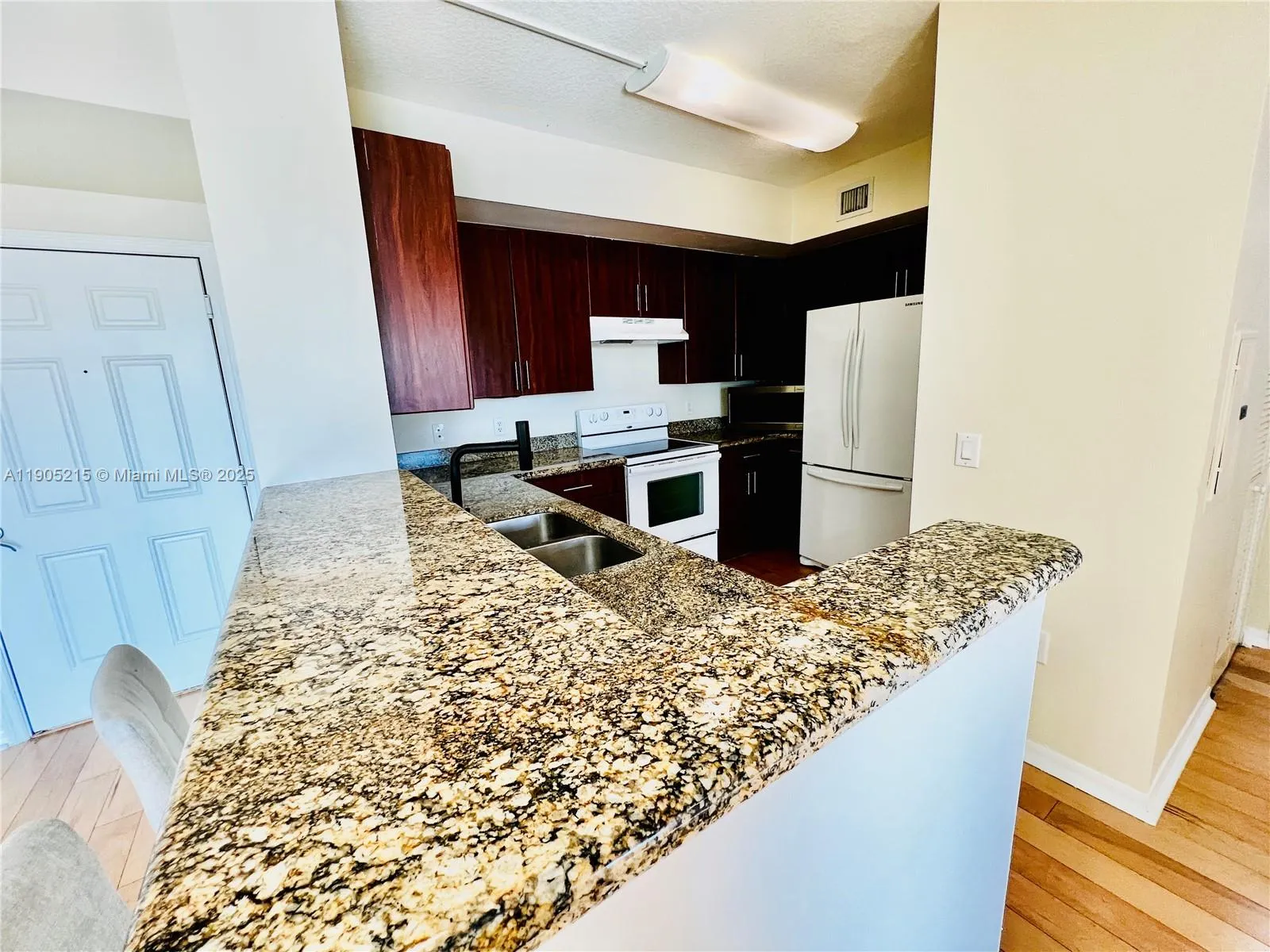 2421 NE 65th St, #506