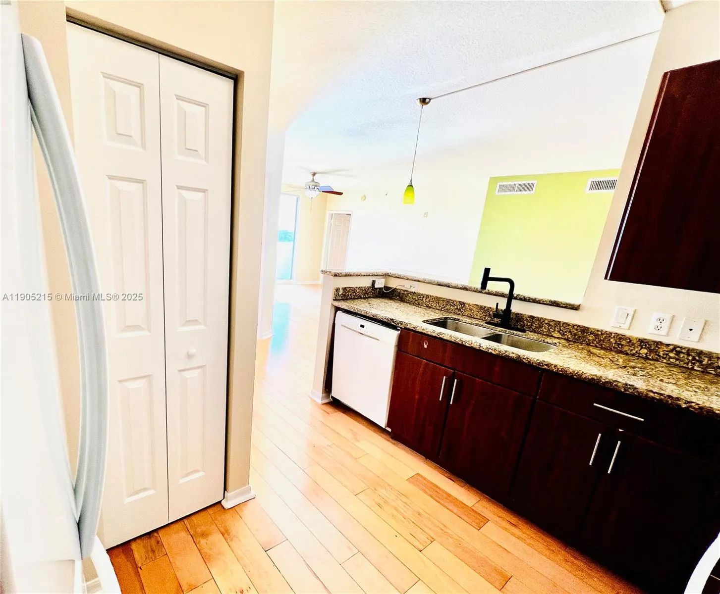 2421 NE 65th St, #506