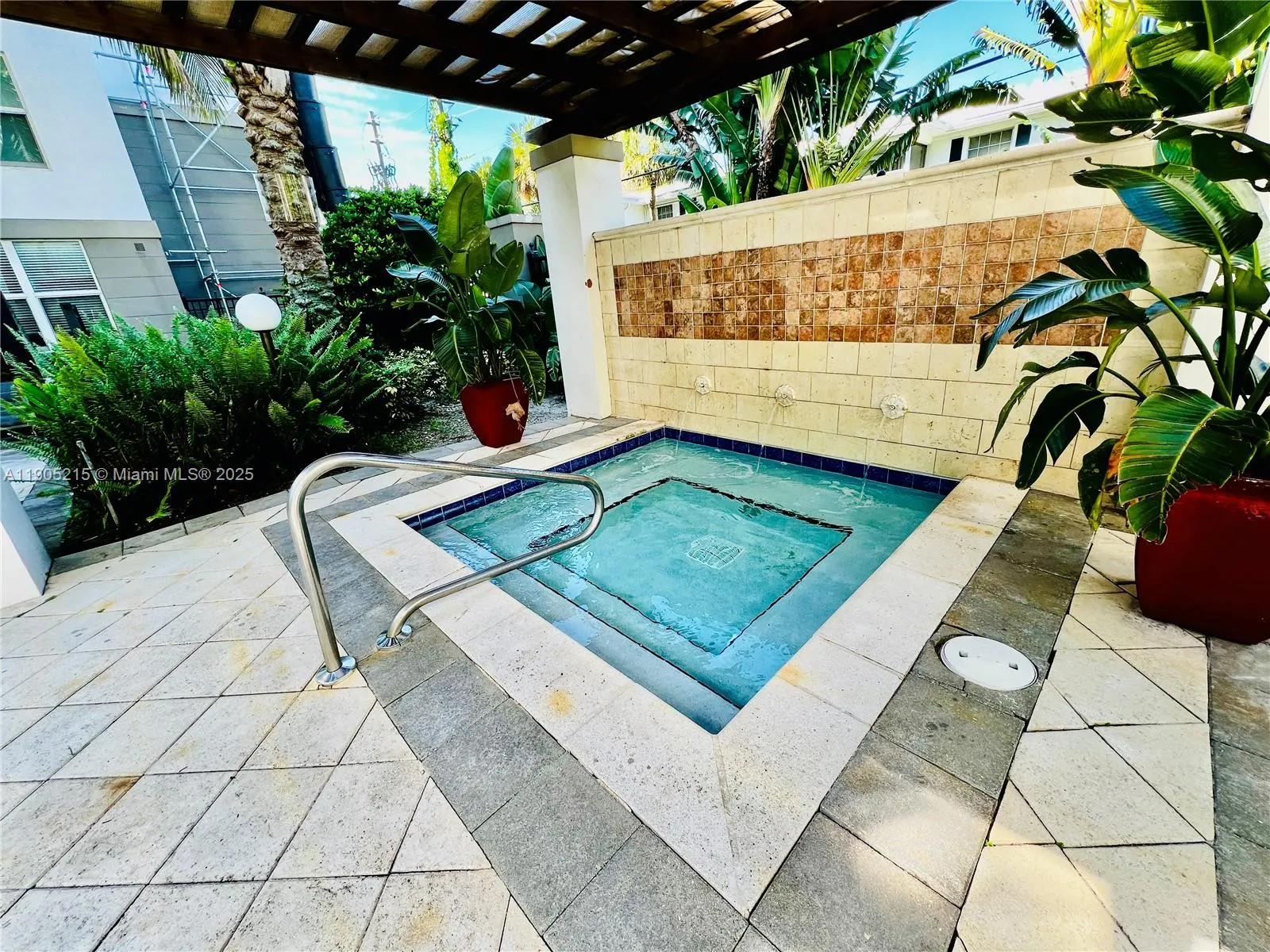 2421 NE 65th St, #506