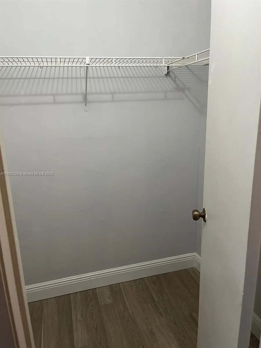 2701 Riverside Dr, #203-B