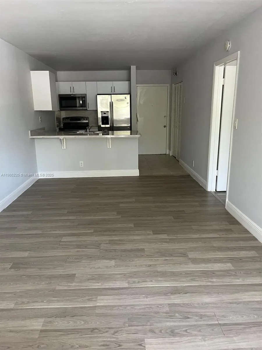 2701 Riverside Dr, #203-B