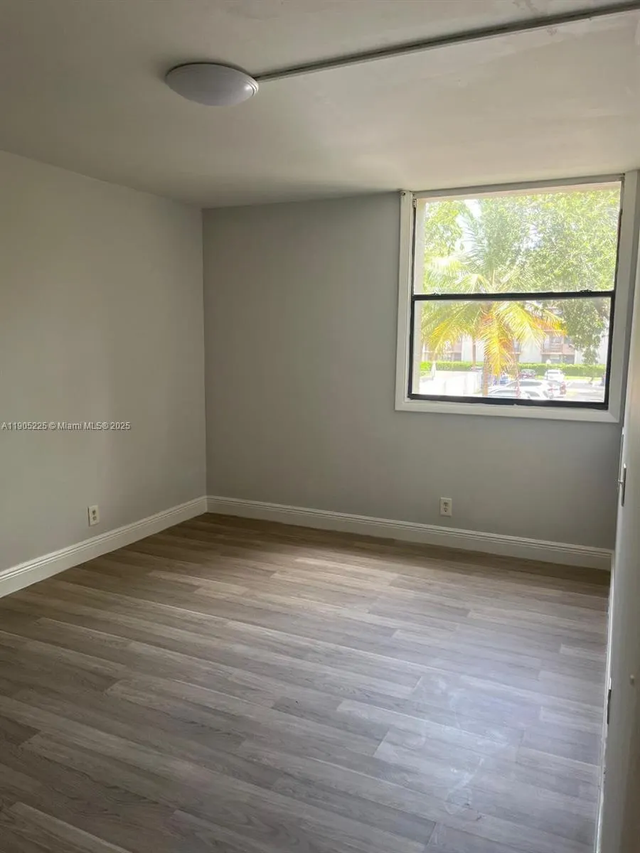 2701 Riverside Dr, #203-B