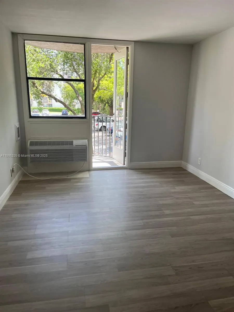 2701 Riverside Dr, #203-B