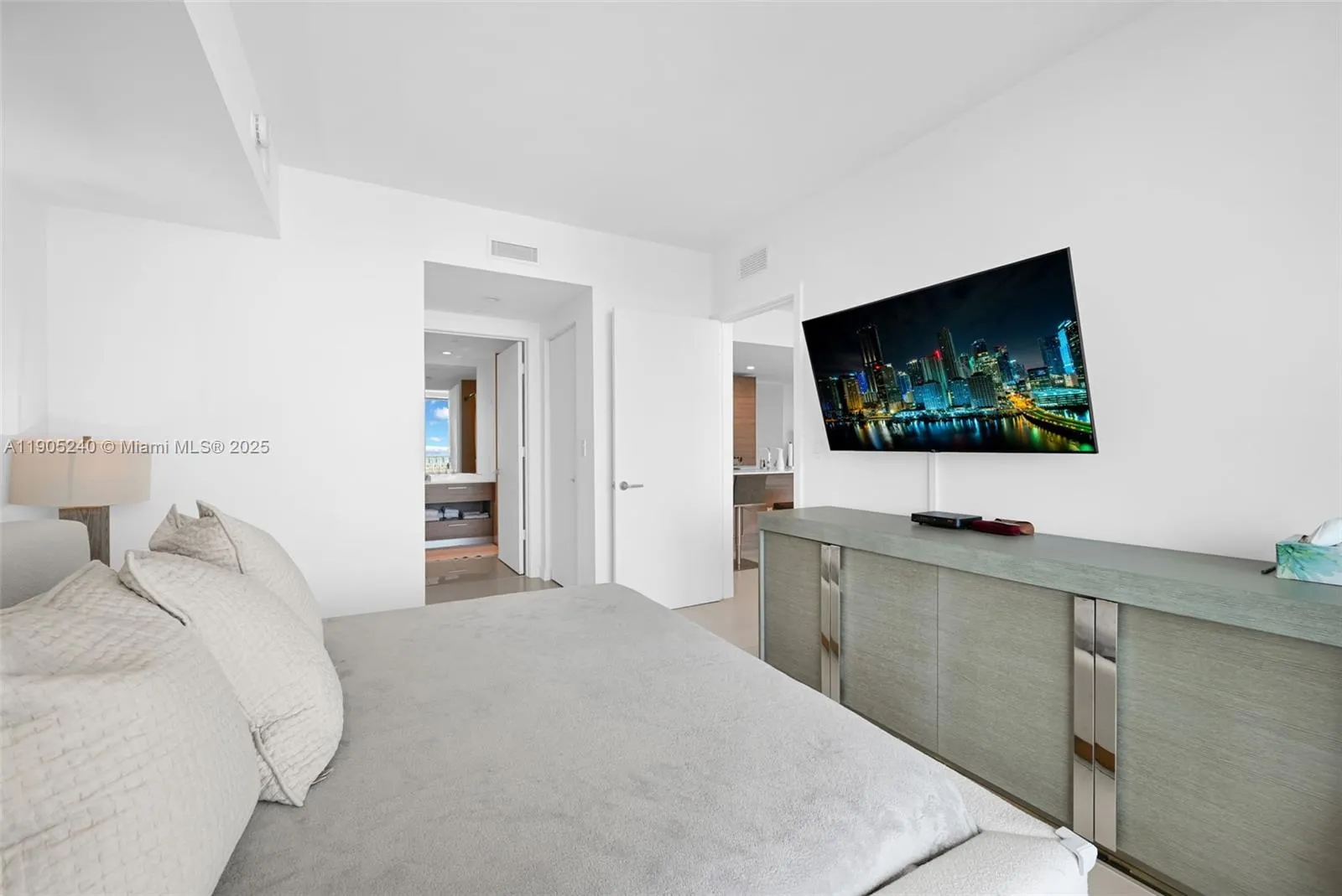 1300 S Miami Ave, #4302