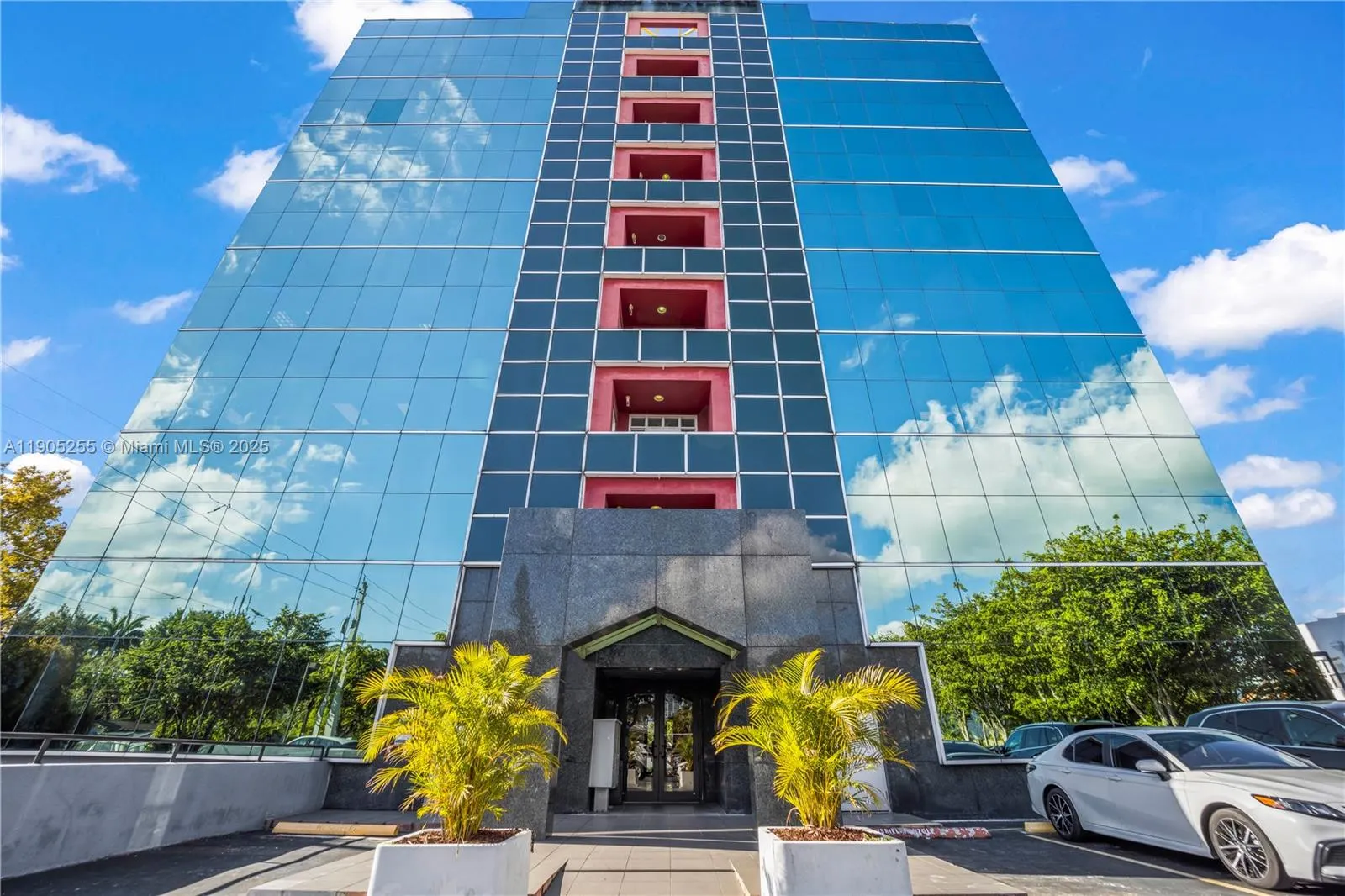 2121 SW 3rd Ave, #403