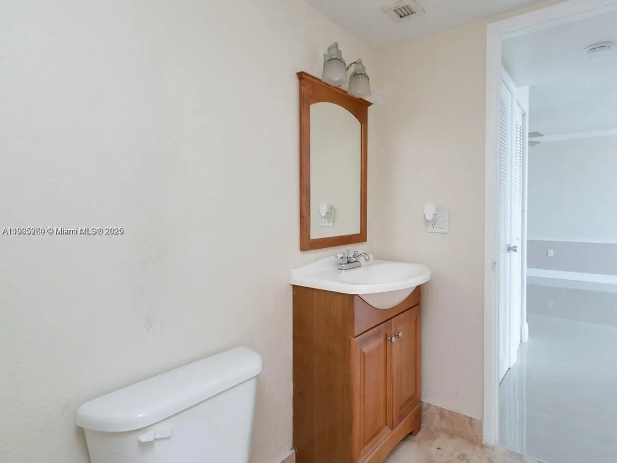 2841 NE 163rd St, #1211