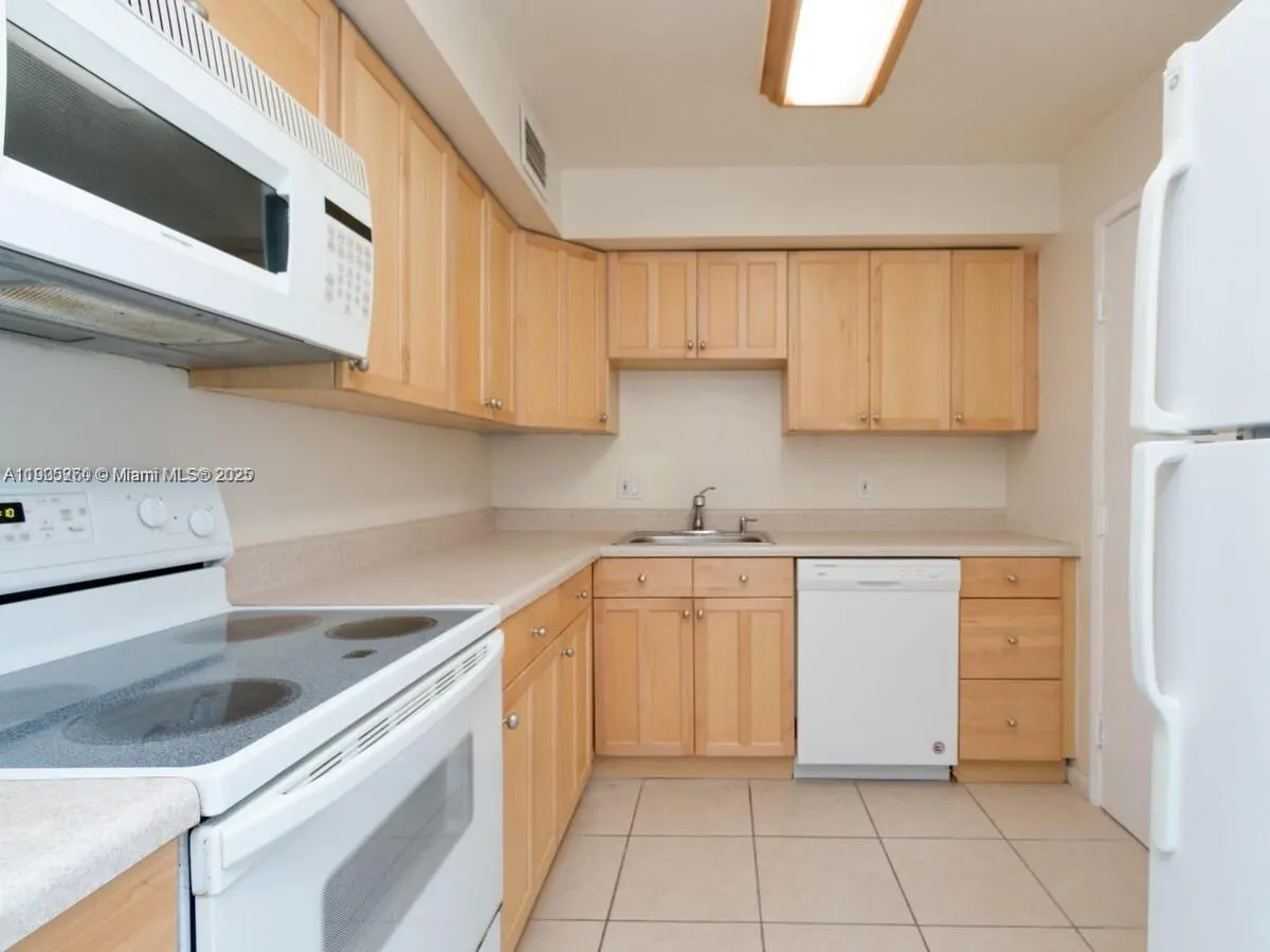 2841 NE 163rd St, #1211